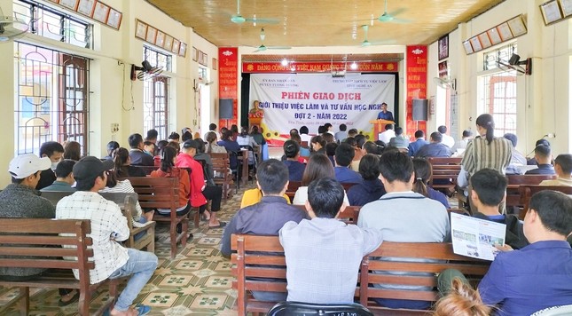 Hơn 2.000 người khát việc, Nghệ An giải bài toán thất nghiệp thế nào? - Ảnh 2.