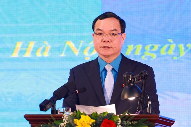 Thủ tướng: Chỗ ở cho công nhân là vấn đề lớn, phải ưu tiên giải quyết - Ảnh 2. Thủ tướng: Chỗ ở cho công nhân là vấn đề lớn, phải ưu tiên giải quyết - Ảnh 2.
