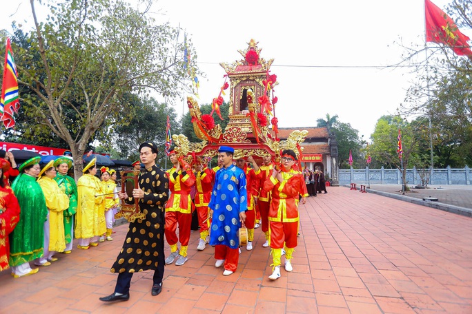 Cận cảnh lễ rước kiệu Ngọc Lộ mở đầu cho Lễ hội khai ấn Đền Trần 2023 - Ảnh 1. Cận cảnh lễ rước kiệu Ngọc Lộ mở đầu cho Lễ hội khai ấn Đền Trần 2023 - Ảnh 1.