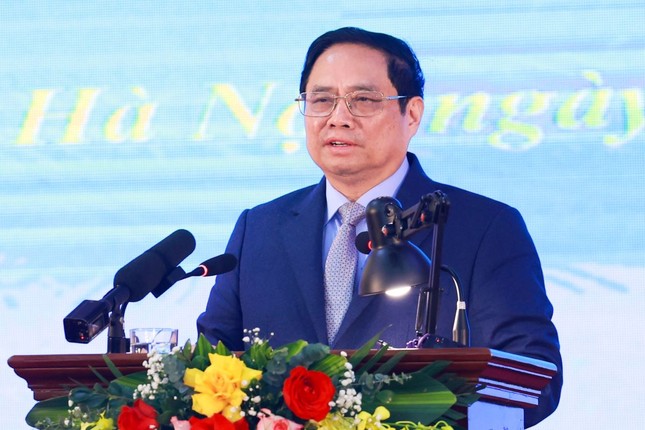 Thủ tướng: Chỗ ở cho công nhân là vấn đề lớn, phải ưu tiên giải quyết - Ảnh 1. Thủ tướng: Chỗ ở cho công nhân là vấn đề lớn, phải ưu tiên giải quyết - Ảnh 1.
