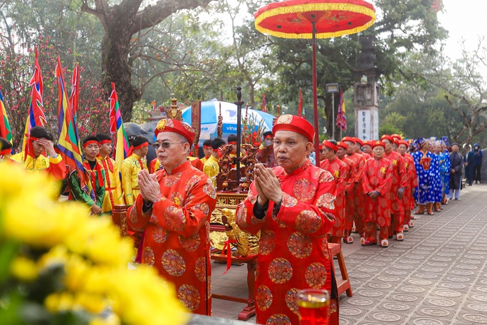 Cận cảnh lễ rước kiệu Ngọc Lộ mở đầu cho Lễ hội khai ấn Đền Trần 2023 - Ảnh 11. Cận cảnh lễ rước kiệu Ngọc Lộ mở đầu cho Lễ hội khai ấn Đền Trần 2023 - Ảnh 11.