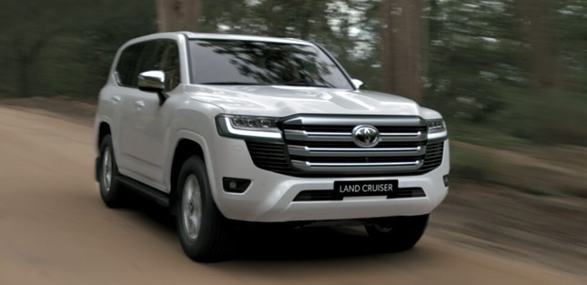 Toyota Land Cruiser tiếp tục tăng giá niêm yết - Ảnh 1.