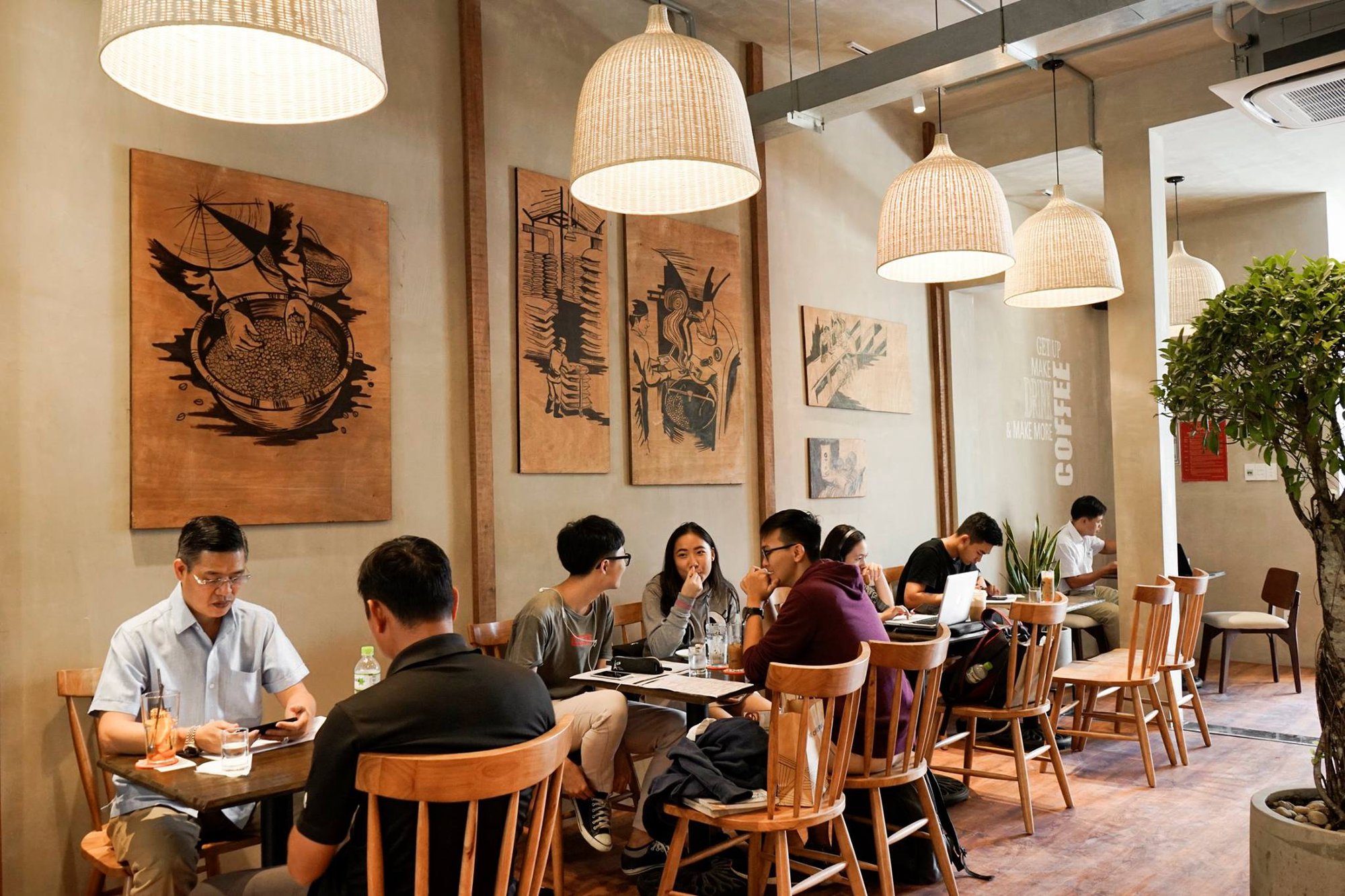 Masan có vỡ mộng sau cuộc đua trend mở ồ ạt kiosk Phúc Long: Không chỗ ngồi, menu đơn giản, khách hàng thờ ơ, biên lợi nhuận thấp? - Ảnh 5. Masan có vỡ mộng sau cuộc đua trend mở ồ ạt kiosk Phúc Long: Không chỗ ngồi, menu đơn giản, khách hàng thờ ơ, biên lợi nhuận thấp? - Ảnh 5.