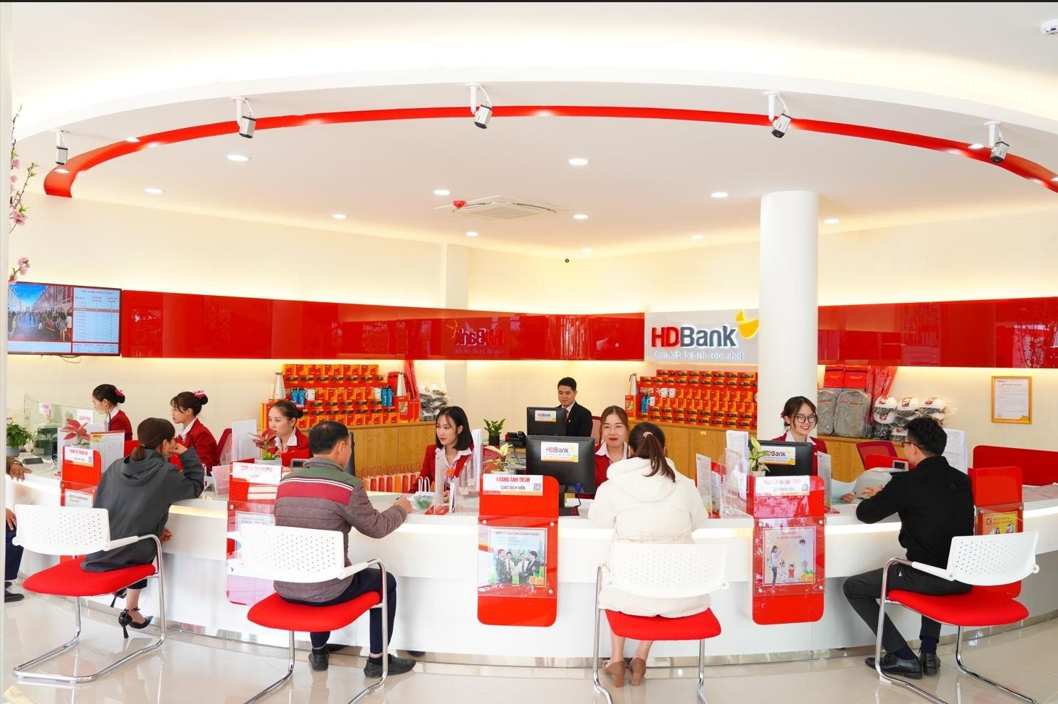 HDBank dự kiến tiếp tục tăng trưởng cao và bền vững, đẩy mạnh chuyển đổi số - Ảnh 1. HDBank dự kiến tiếp tục tăng trưởng cao và bền vững, đẩy mạnh chuyển đổi số - Ảnh 1.