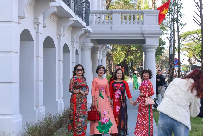 Tòa nhà Đốc lý 120 tuổi ở Đà Nẵng chưa tu bổ xong đã thành điểm check-in mới - Ảnh 19.