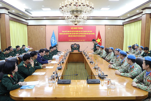 Công bố quyết định của Thủ tướng Chính phủ bổ nhiệm nhân sự Bộ Quốc phòng - Ảnh 5.