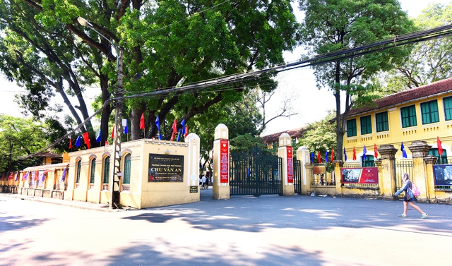 NÓNG: 3/4 trường chuyên hot nhất Hà Nội công bố chỉ tiêu tuyển sinh vào lớp 10 năm học 2023 - 2024 - Ảnh 2.