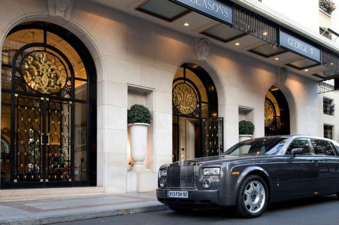 ‘Chịu chơi’ như hoàng tử tỷ phú Ả Rập: Thưởng ‘nóng’ mỗi cầu thủ 1 CLB 6 tỷ đồng vì lọt vào chung kết, gây choáng với cuộc sống nhung lụa trong cung điện 317 phòng - Ảnh 3. ‘Chịu chơi’ như hoàng tử tỷ phú Ả Rập: Thưởng ‘nóng’ mỗi cầu thủ 1 CLB 6 tỷ đồng vì lọt vào chung kết, gây choáng với cuộc sống nhung lụa trong cung điện 317 phòng - Ảnh 3.