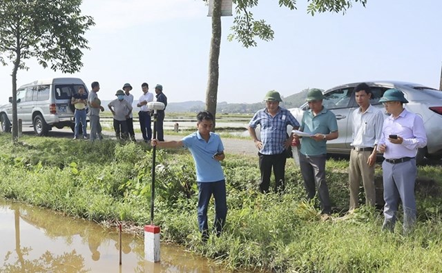 Hà Tĩnh: Kiểm điểm hàng loạt cán bộ xã vì sai sót trên đất của cao tốc Bắc - Nam - Ảnh 1.