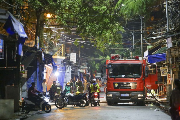  Ảnh: Xuyên đêm bảo vệ hiện trường, chống “lửa tái phát” tại chợ Tam Bạc lớn nhất Hải Phòng - Ảnh 1.