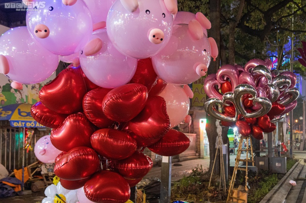 Khách thích đồ độc lạ, hàng nhập ngoại lên ngôi mùa Valentine 2023 - Ảnh 15.