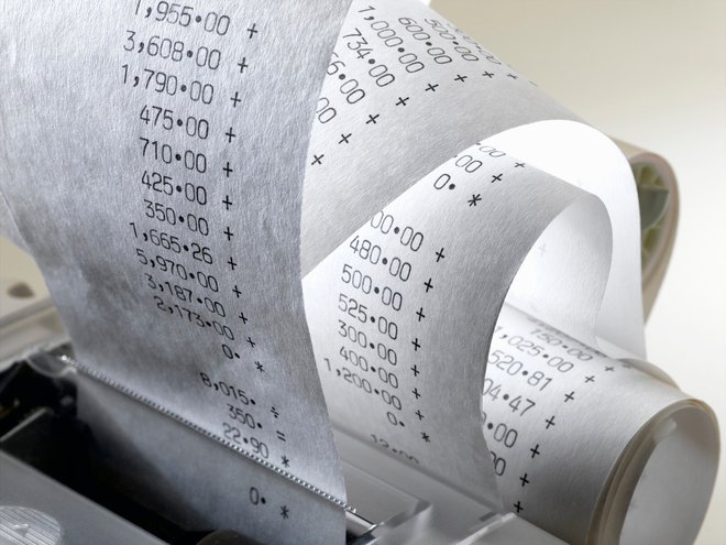 Vợ chắt bóp, chồng tiêu hoang: Quản lý kinh tế thế nào để hòa thuận? - Ảnh 1.