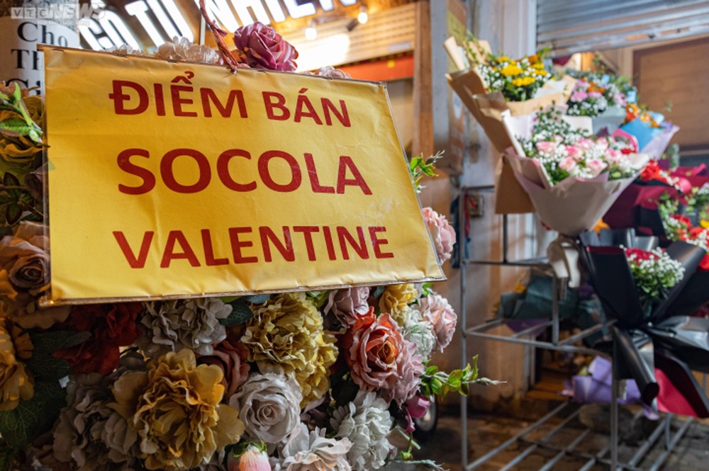 Khách thích đồ độc lạ, hàng nhập ngoại lên ngôi mùa Valentine 2023 - Ảnh 13.