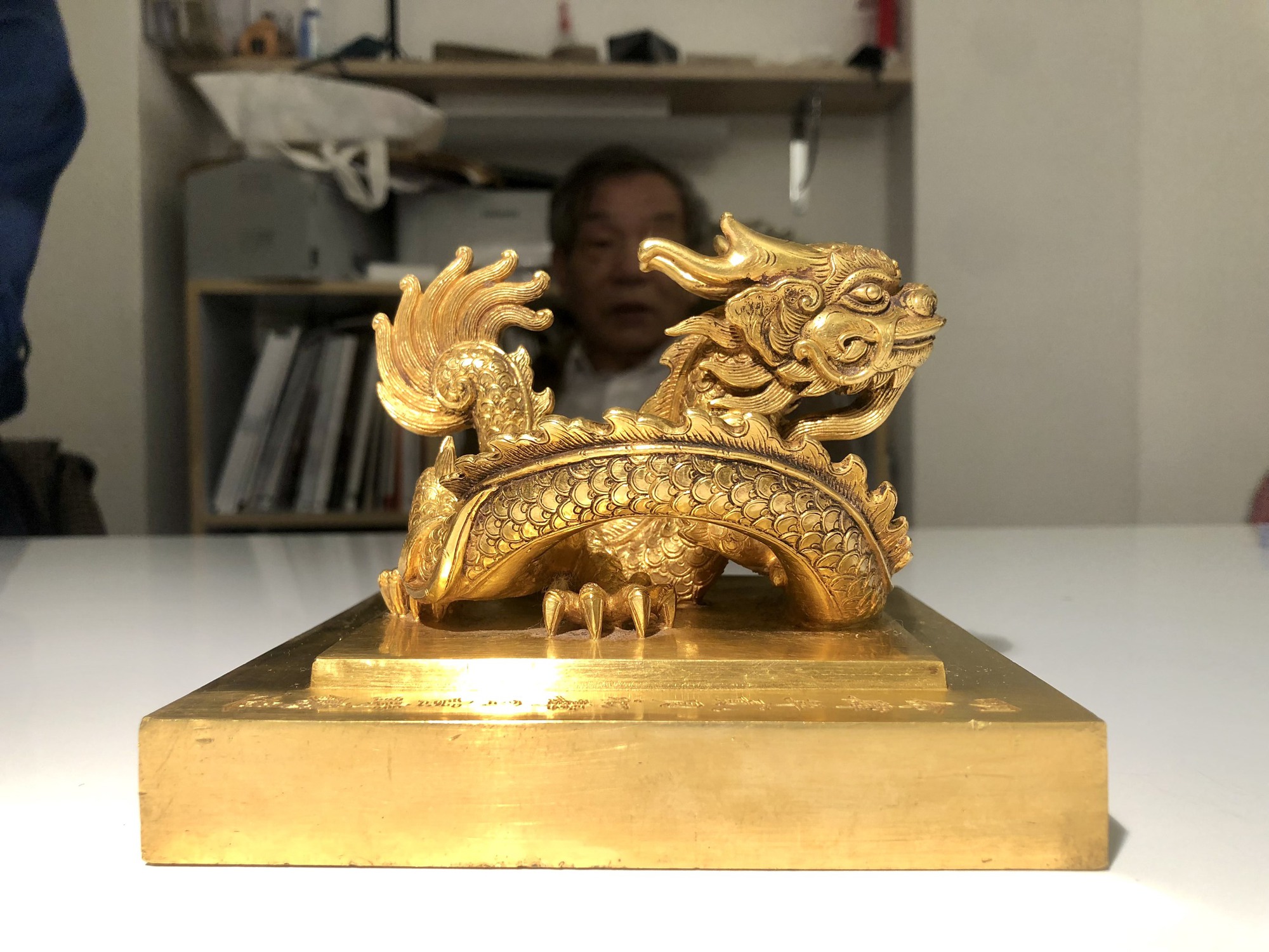 Mua ấn vàng Hoàng đế chi bảo với giá hơn 6,1 triệu euro - Đại gia Bắc Ninh kín tiếng là ai? - Ảnh 1. Mua ấn vàng Hoàng đế chi bảo với giá hơn 6,1 triệu euro - Đại gia Bắc Ninh kín tiếng là ai? - Ảnh 1.
