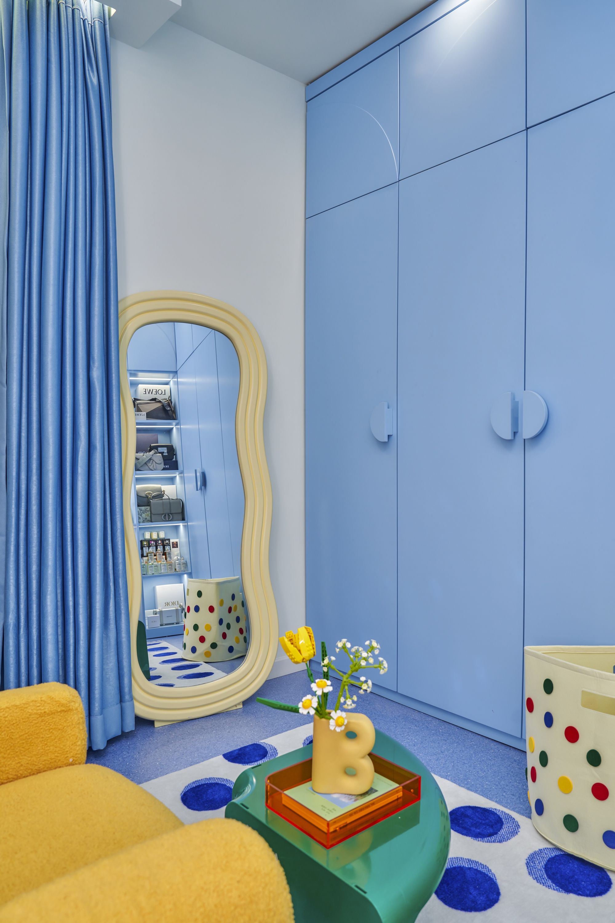 Anh chàng chịu chơi chi 1 tỷ đồng decor nhà đủ màu sắc, nội thất ngoại nhập xịn xò nhưng... không ở thường xuyên - Ảnh 13.