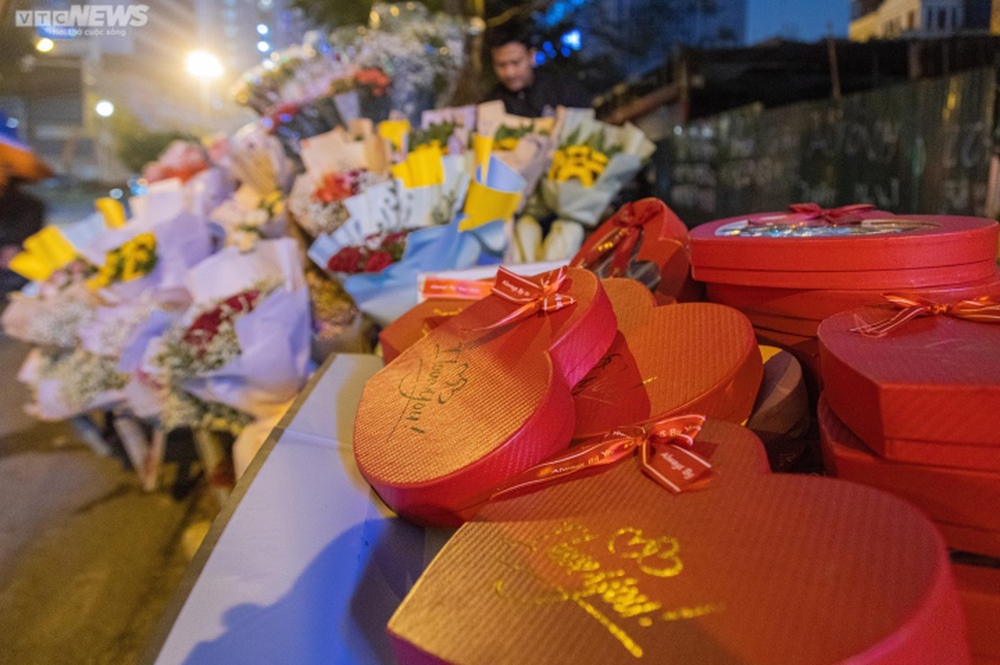 Khách thích đồ độc lạ, hàng nhập ngoại lên ngôi mùa Valentine 2023 - Ảnh 8.