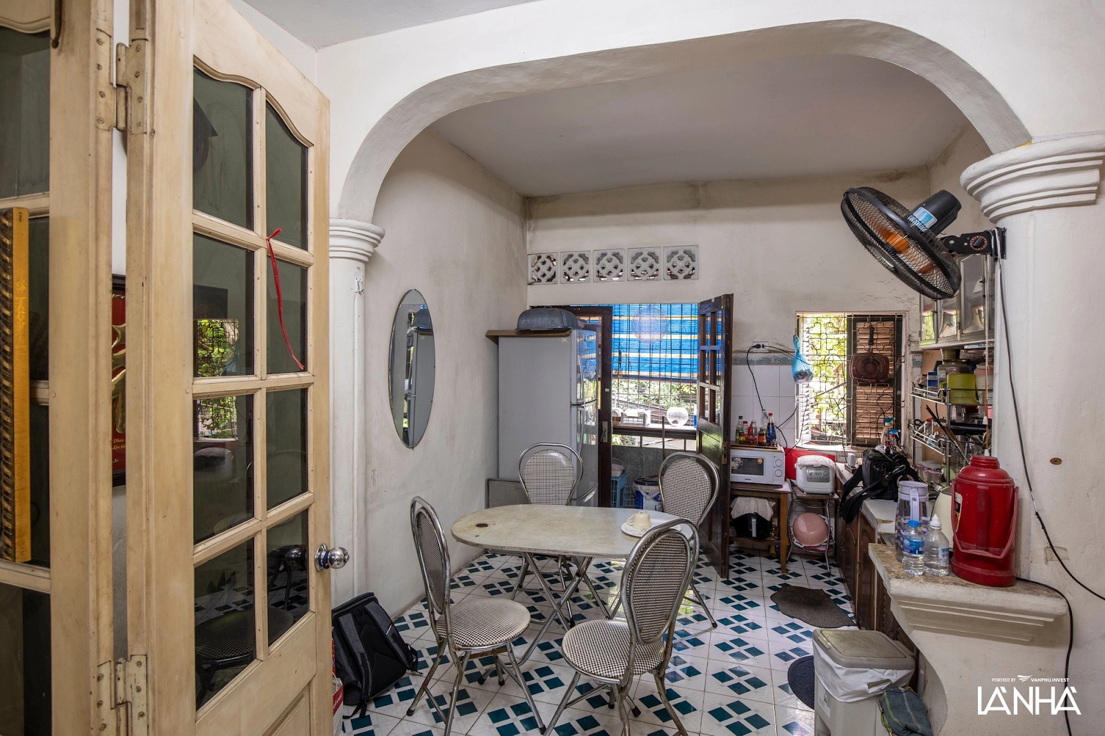 Nhà tập thể 30 năm tuổi “rũ bỏ” lớp rêu phong, khoác lên mình áo mới: Viết tiếp thông điệp về một tổ ấm vẹn nguyên, đầy ắp kỷ niệm - Ảnh 4.