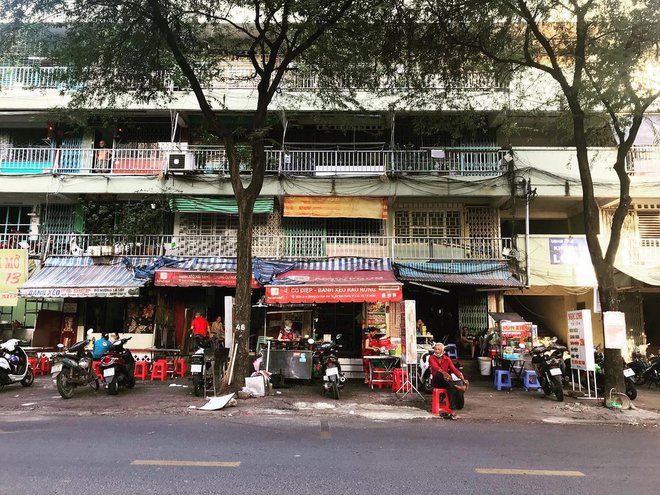 Điểm tên 5 khu chung cư cũ được mệnh danh là “thánh địa” ăn uống của TP.HCM - Ảnh 17.
