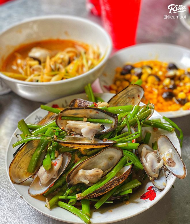 Điểm tên 5 khu chung cư cũ được mệnh danh là “thánh địa” ăn uống của TP.HCM - Ảnh 14.