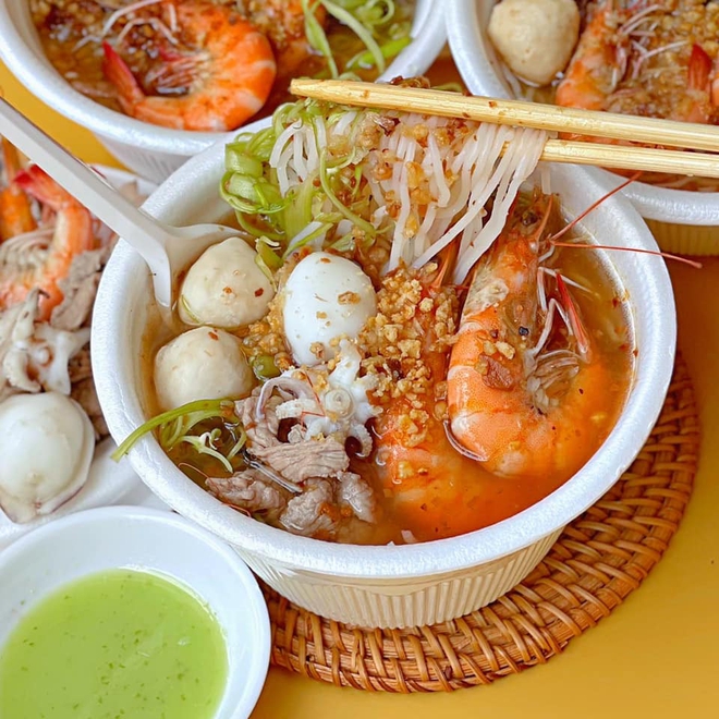 Điểm tên 5 khu chung cư cũ được mệnh danh là “thánh địa” ăn uống của TP.HCM - Ảnh 10.