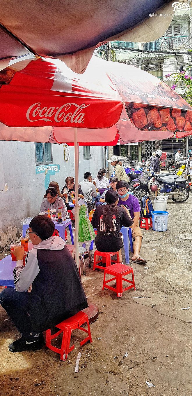 Điểm tên 5 khu chung cư cũ được mệnh danh là “thánh địa” ăn uống của TP.HCM - Ảnh 8.