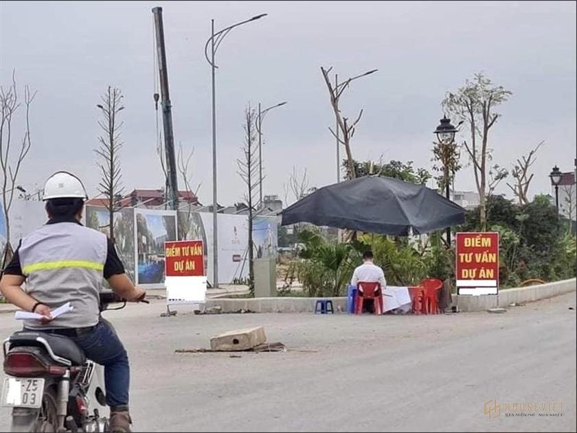 Đi bán phở, chạy xe ôm… môi giới bất động sản vẫn “ngóng” ngày được trở lại nghề - Ảnh 1.