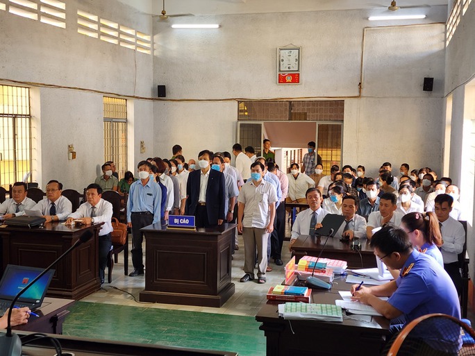 Xét xử 16 bị cáo tại Sở Y tế tỉnh Đắk Lắk: Vì sao 1 phó giám đốc BHXH không phải chịu trách nhiệm? - Ảnh 1.