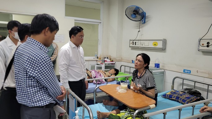 Vụ tai nạn thảm khốc ở Quảng Nam: Nạn nhân thứ 10 qua đời - Ảnh 3. Vụ tai nạn thảm khốc ở Quảng Nam: Nạn nhân thứ 10 qua đời - Ảnh 3.