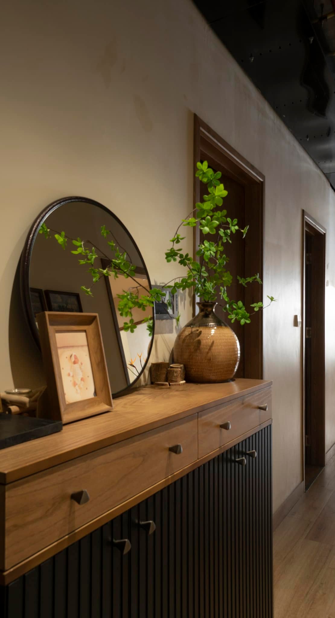 Vợ chồng trẻ biến căn hộ cũ không có điểm nhấn thành tổ ấm tinh tế, góc nào cũng xinh - Ảnh 16.