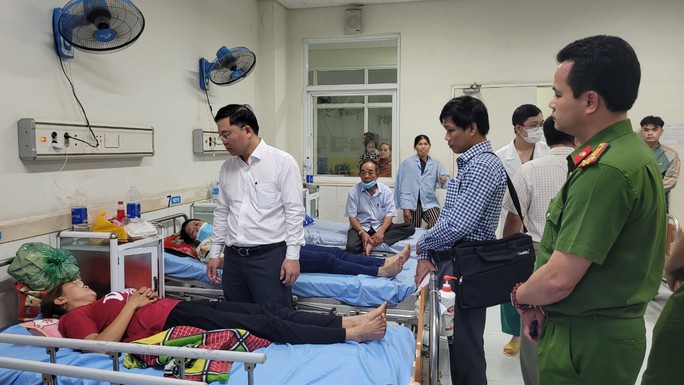 Vụ tai nạn thảm khốc ở Quảng Nam: Nạn nhân thứ 10 qua đời - Ảnh 2. Vụ tai nạn thảm khốc ở Quảng Nam: Nạn nhân thứ 10 qua đời - Ảnh 2.