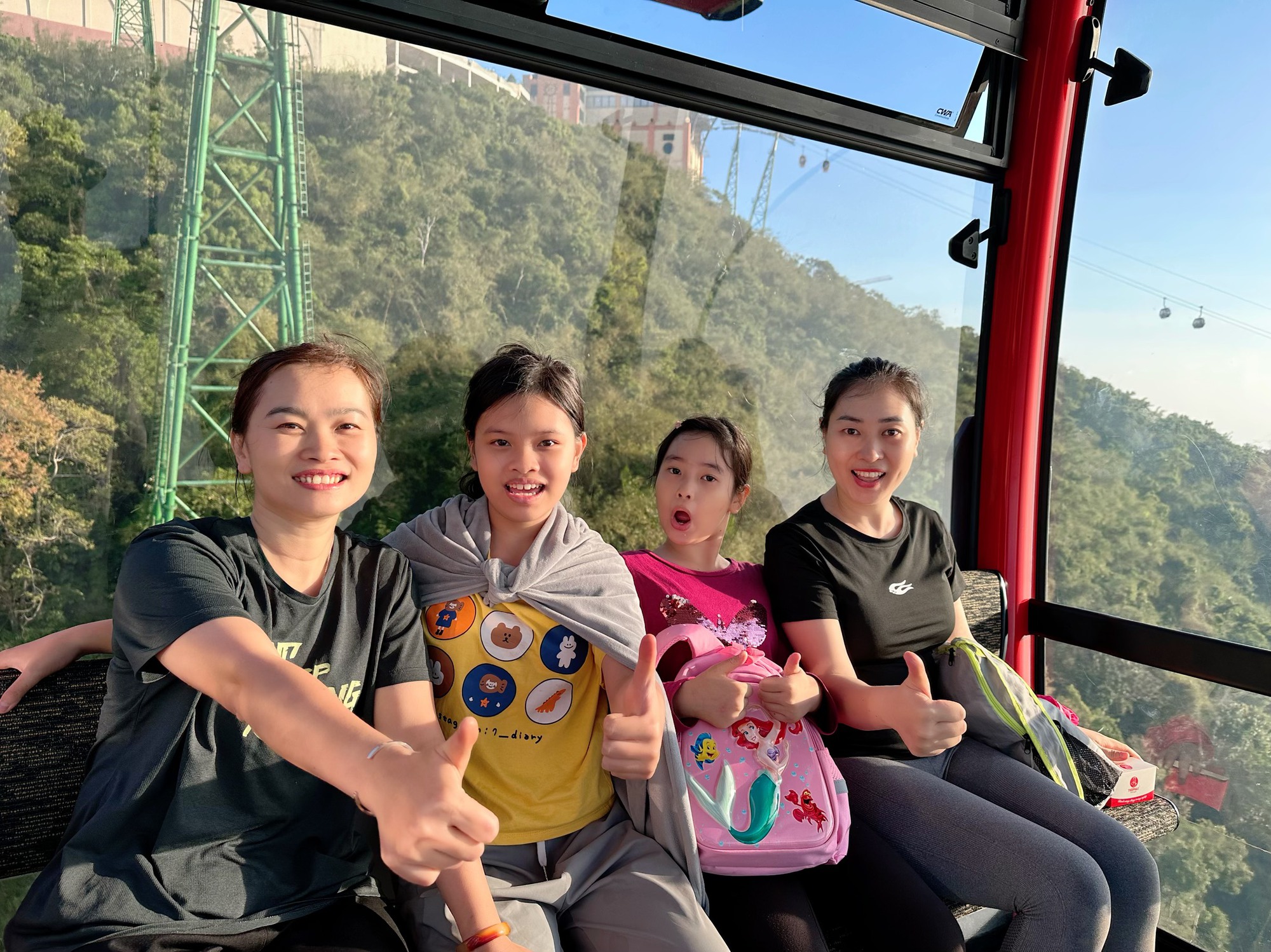 Đánh liều đưa con tham gia trải nghiệm leo núi vào đêm khuya, nữ văn phòng chia sẻ một hành trình thót tim không thể tin được! - Ảnh 8.