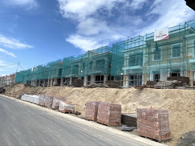 Nhọc nhằn trả nợ trái phiếu - Ảnh 1. Nhọc nhằn trả nợ trái phiếu - Ảnh 1.