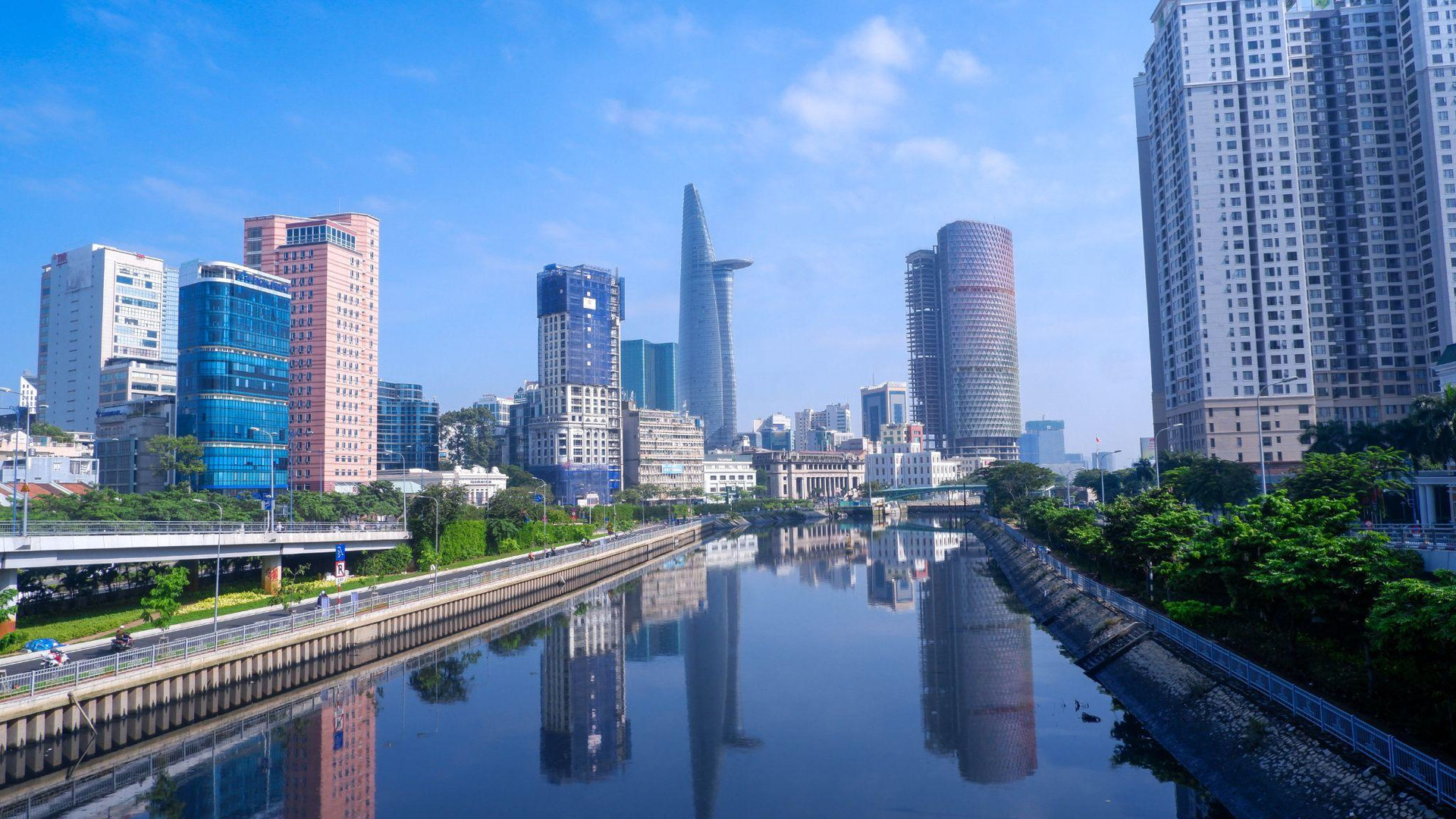 [Photo Essay] Toàn cảnh nguồn cung căn hộ chung cư ở nơi có giá đất lên đến gần 2 tỷ đồng/m2 tại TPHCM - Ảnh 1.