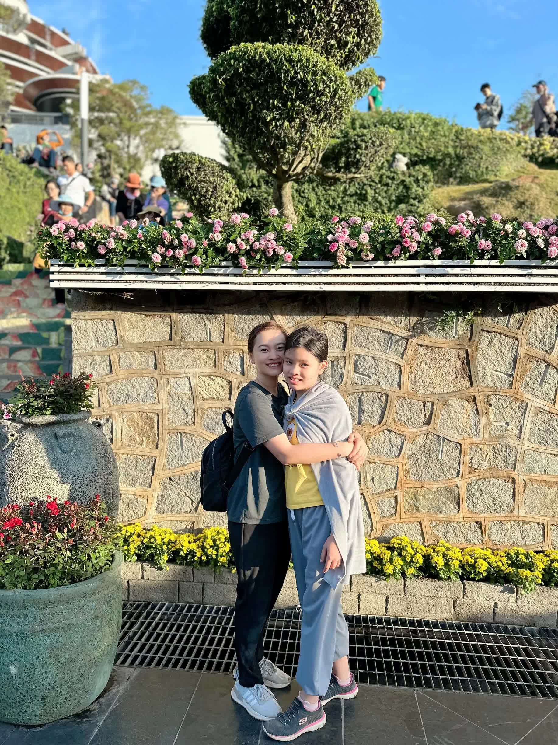 Đánh liều đưa con tham gia trải nghiệm leo núi vào đêm khuya, nữ văn phòng chia sẻ một hành trình thót tim không thể tin được! - Ảnh 7.