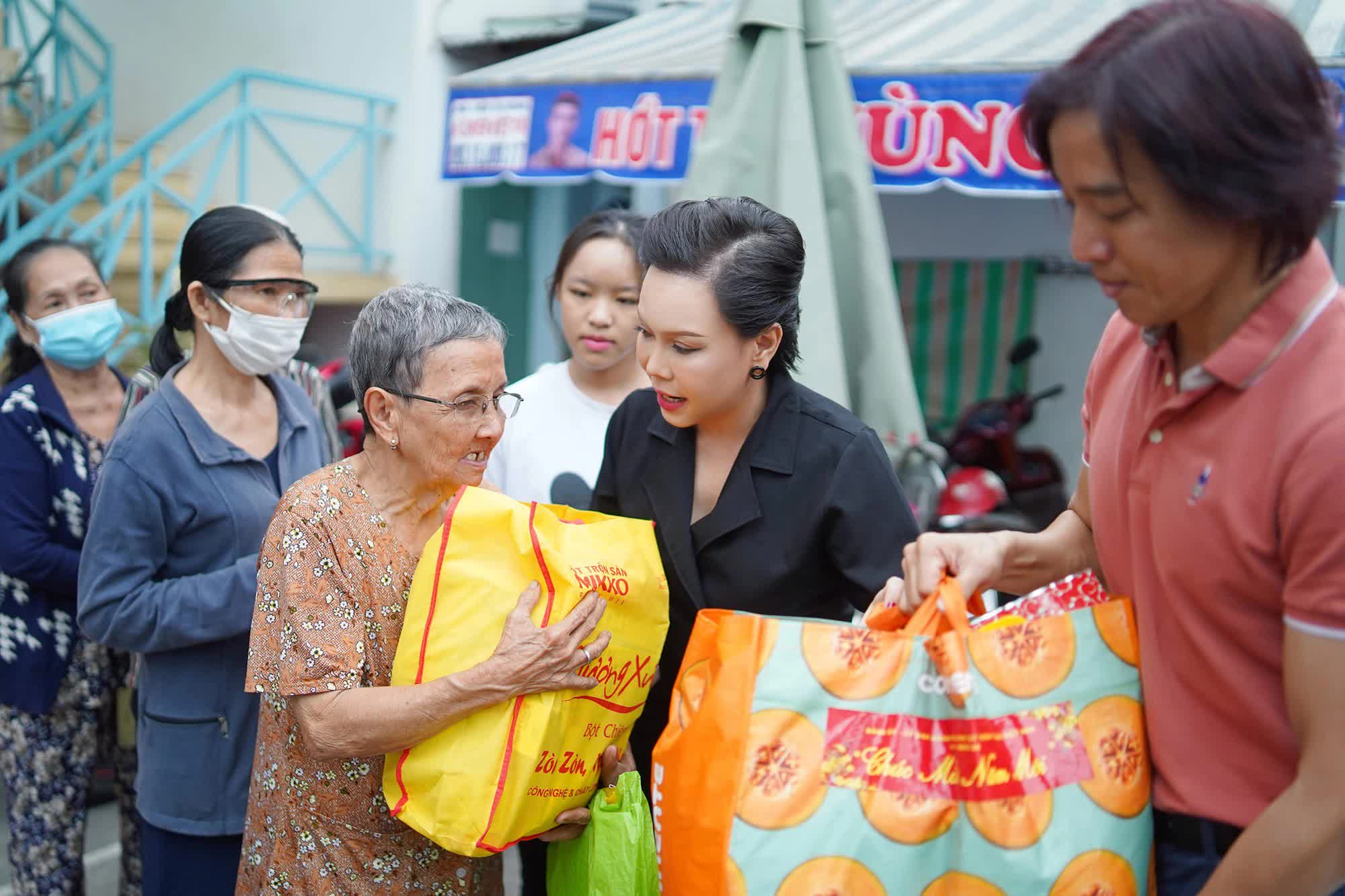  Choáng ngợp trước cơ ngơi khủng của Việt Hương khi quyết định về Việt Nam sinh sống: Biệt thự bề thế, sang như khách sạn 5 sao  - Ảnh 18.