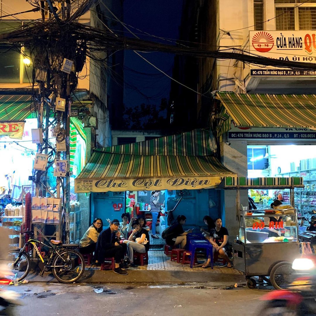 5 quán chè có từ thời ông bà anh ở TP.HCM sở hữu đông khách ruột nhưng không phải ai cũng biết - Ảnh 2.