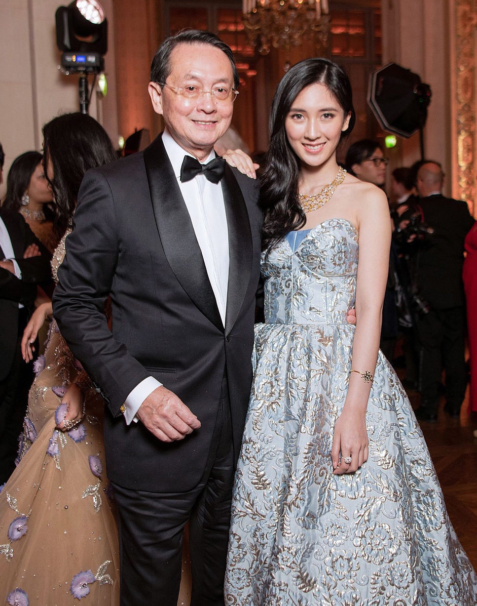 Nghe bố mẹ nói nhà mình nghèo lắm suốt tuổi thơ, cô gái 19 tuổi mới ngỡ ngàng phát hiện gia thế khủng - Ảnh 2.