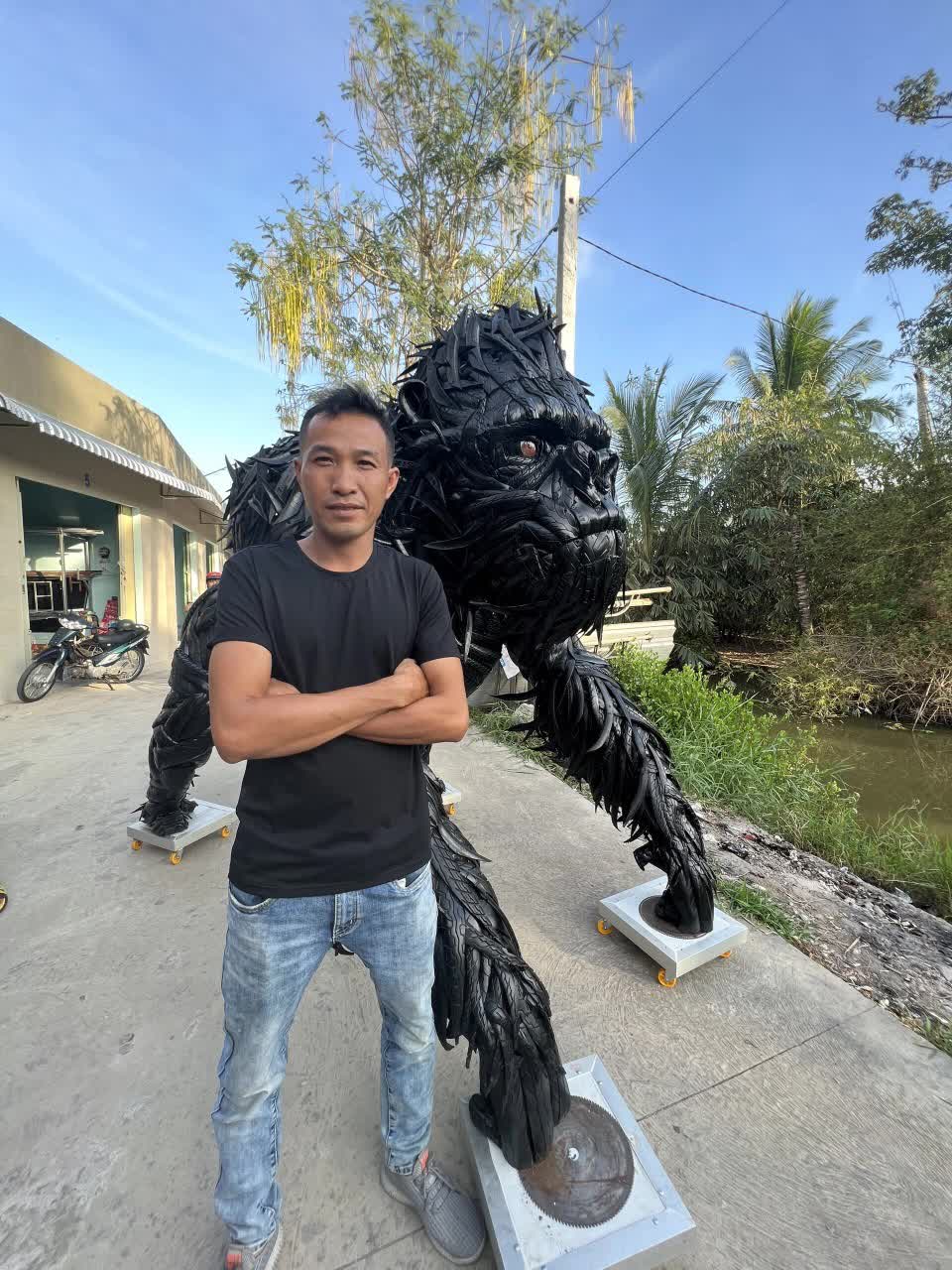 Gặp chủ nhân King Kong làm từ lốp xe đang gây bão MXH: Có lúc tự ngồi cắt lốp thấy rảnh thiệt - Ảnh 1.