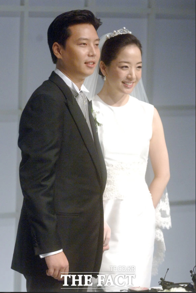 Cánh cổng hào môn không yên ả của các nàng dâu: Người phải dậy từ 4h sáng; người bị nhà chồng xem thường, chỉ nói tiếng Anh để cô lập - Ảnh 1. Cánh cổng hào môn không yên ả của các nàng dâu: Người phải dậy từ 4h sáng; người bị nhà chồng xem thường, chỉ nói tiếng Anh để cô lập - Ảnh 1.