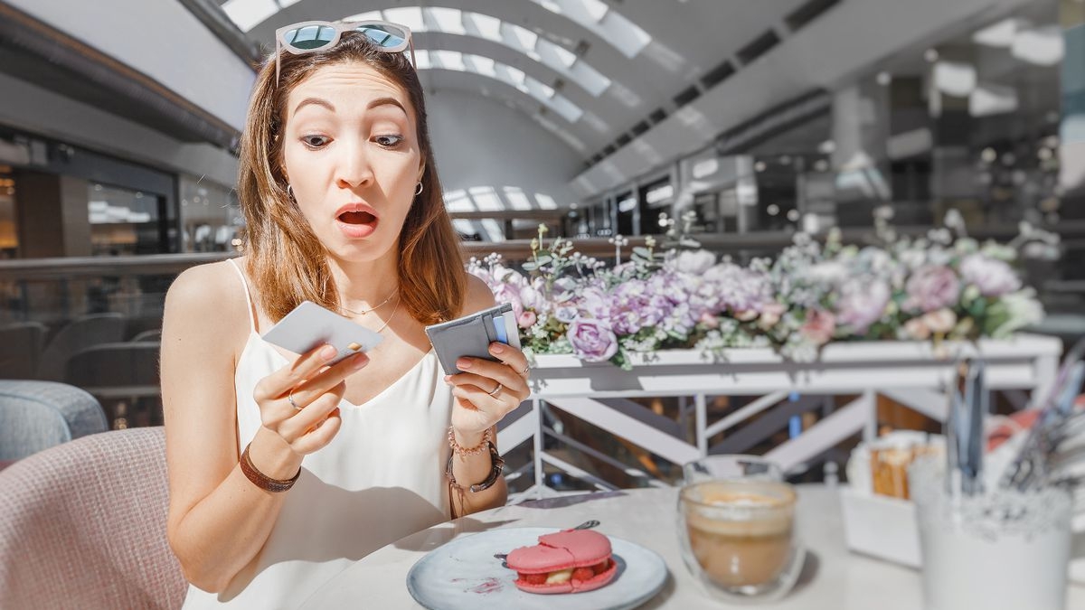 Chuyên gia mách 5 dấu hiệu vạch trần người giả vờ giàu sang: Số 1 là chăm trưng diện, số 3 chỉ cần nói chuyện là ‘nhìn thấu’ - Ảnh 4. Chuyên gia mách 5 dấu hiệu vạch trần người giả vờ giàu sang: Số 1 là chăm trưng diện, số 3 chỉ cần nói chuyện là ‘nhìn thấu’ - Ảnh 4.