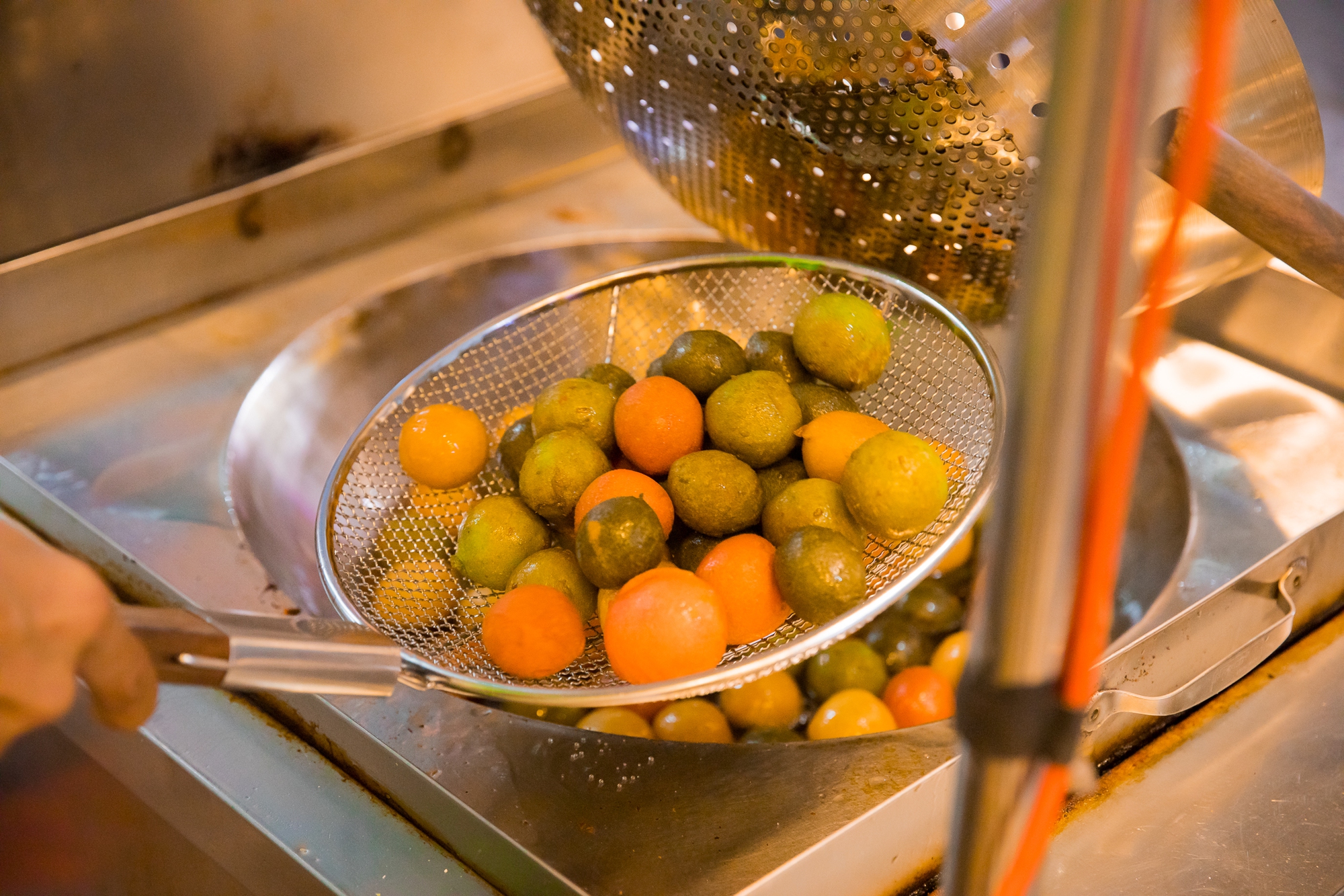 Tuyển tập hàng quán đông khách xếp hàng tại thiên đường ăn uống Sư Vạn Hạnh, có nơi chủ quán phải tạm ngừng tiếp vì quá tải - Ảnh 7.