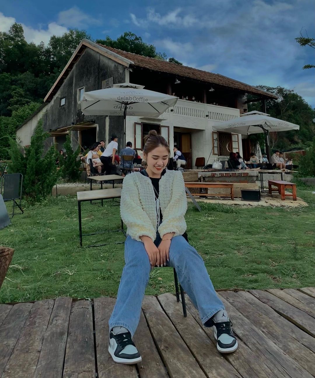 Các quán cà phê ở Bảo Lộc bắt đầu rộ lên: Cũng nằm giữa rừng núi, đầy góc sống ảo nhưng lại rất yên bình - Ảnh 6.