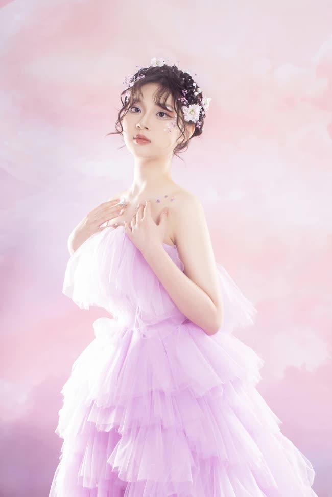 Nhìn lại bộ ảnh siêu hot của Top 10 Đại sứ Ams 2022, profile thành tích đính kèm mới thực sự gây bão: Đã xinh còn giỏi, ai chơi lại? - Ảnh 1. Nhìn lại bộ ảnh siêu hot của Top 10 Đại sứ Ams 2022, profile thành tích đính kèm mới thực sự gây bão: Đã xinh còn giỏi, ai chơi lại? - Ảnh 1.