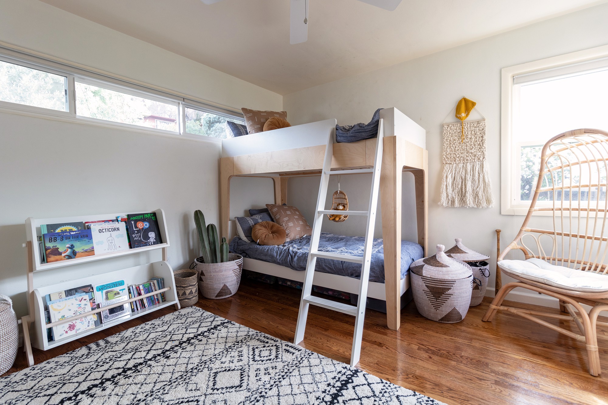 Chuyển về nhà nhỏ chỉ bằng nửa diện tích cũ, gia đình 4 người vẫn tạo nên cuộc sống thú vị - Ảnh 10. Chuyển về nhà nhỏ chỉ bằng nửa diện tích cũ, gia đình 4 người vẫn tạo nên cuộc sống thú vị - Ảnh 10.