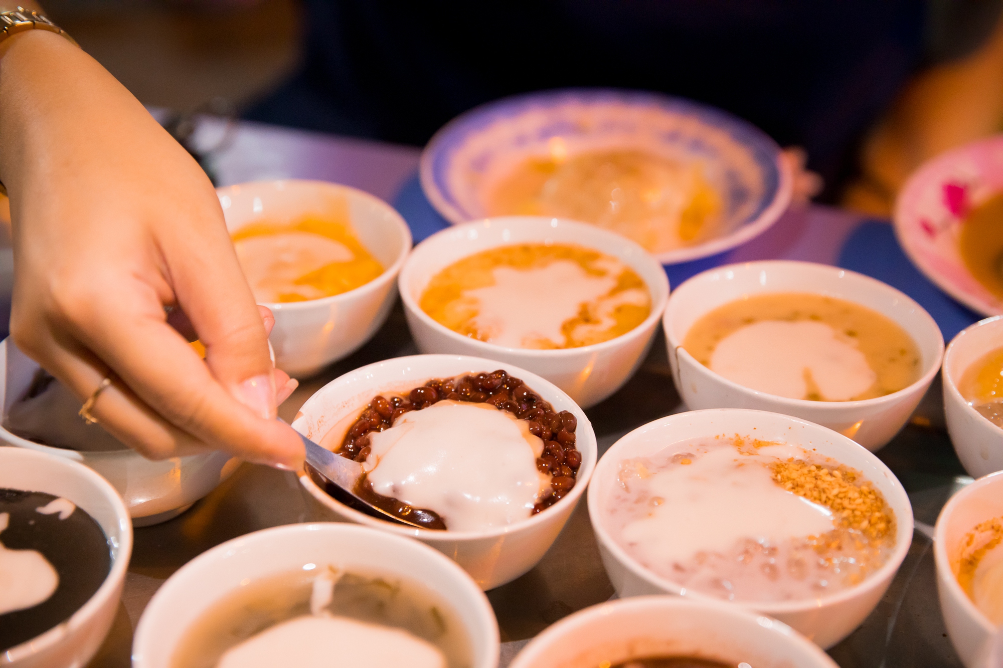 Tuyển tập hàng quán đông khách xếp hàng tại thiên đường ăn uống Sư Vạn Hạnh, có nơi chủ quán phải tạm ngừng tiếp vì quá tải - Ảnh 14.