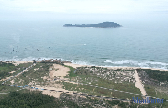 Hơn một thập kỷ, siêu dự án hơn 18.000 tỷ ở Phú Yên chỉ có bãi đất trống - Ảnh 1.