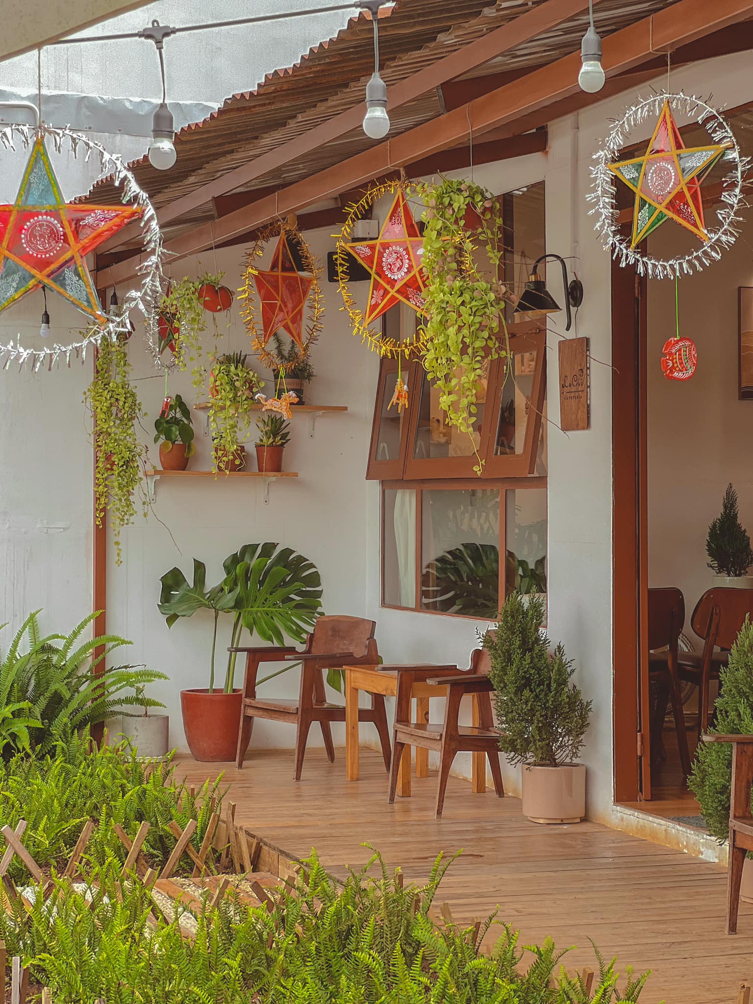 Các quán cà phê ở Bảo Lộc bắt đầu rộ lên: Cũng nằm giữa rừng núi, đầy góc sống ảo nhưng lại rất yên bình - Ảnh 19.