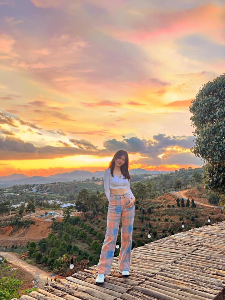 Các quán cà phê ở Bảo Lộc bắt đầu rộ lên: Cũng nằm giữa rừng núi, đầy góc sống ảo nhưng lại rất yên bình - Ảnh 16.