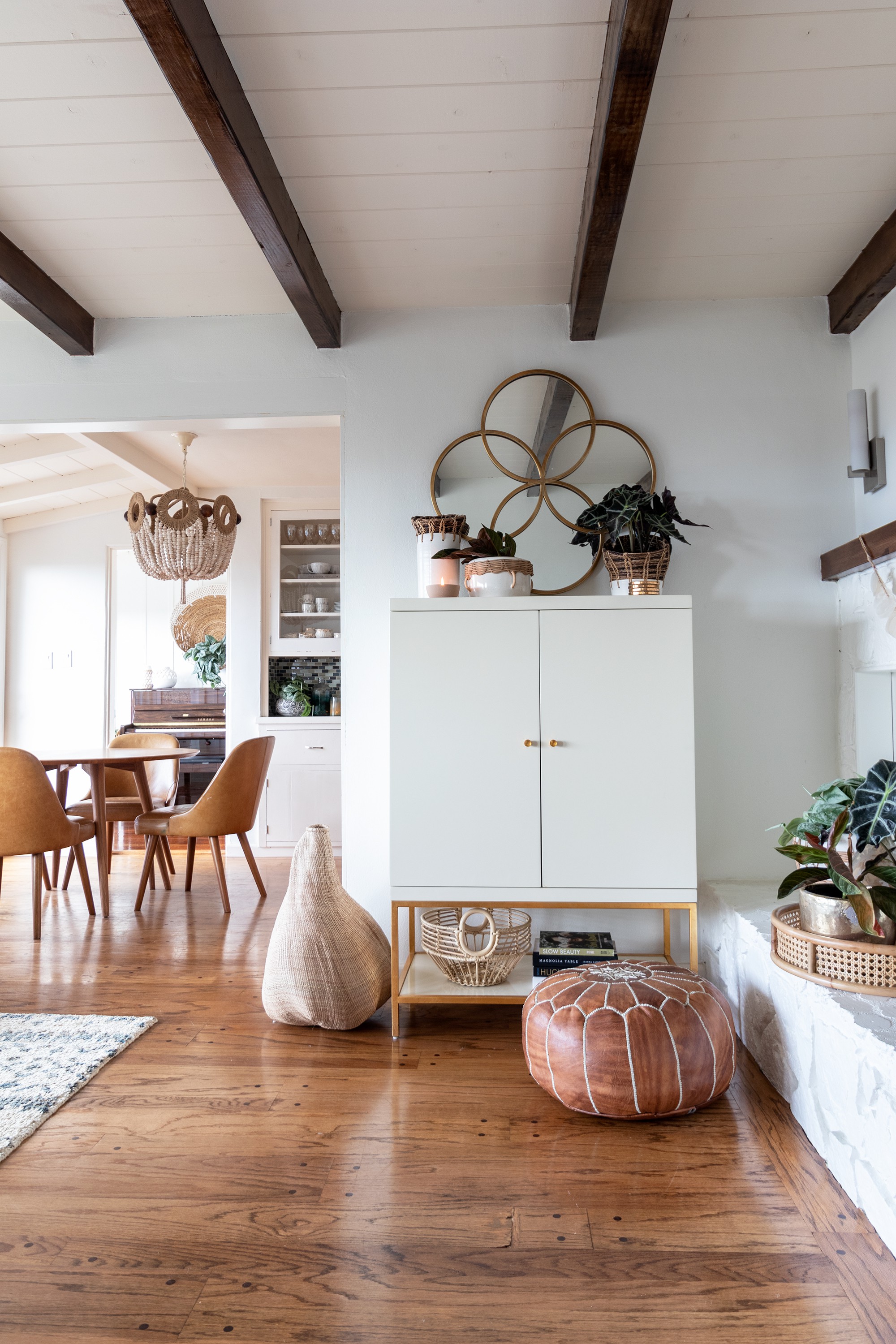 Chuyển về nhà nhỏ chỉ bằng nửa diện tích cũ, gia đình 4 người vẫn tạo nên cuộc sống thú vị - Ảnh 4. Chuyển về nhà nhỏ chỉ bằng nửa diện tích cũ, gia đình 4 người vẫn tạo nên cuộc sống thú vị - Ảnh 4.