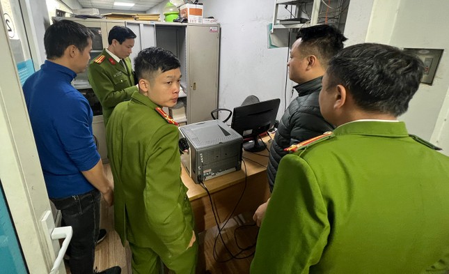 Tạm giữ hình sự Phó giám đốc trung tâm đăng kiểm ở Lào Cai nhận hối lộ - Ảnh 1.